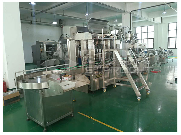 全套芝麻油全自動(dòng)液體灌裝機(jī)/自動(dòng)化芝麻油灌裝生產(chǎn)線