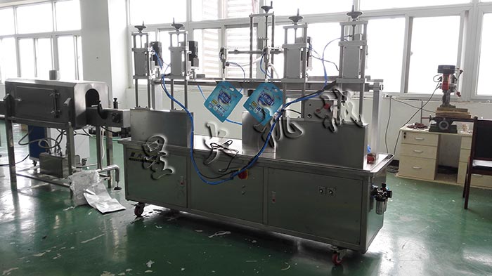 星火車(chē)間燒烤醬灌裝機(jī)|全自動(dòng)燒烤醬灌裝機(jī)展示一角